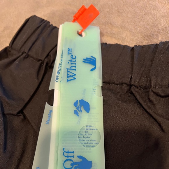 OFF-WHITE Cargo pants with straps and buckle - Picture 8 of 9